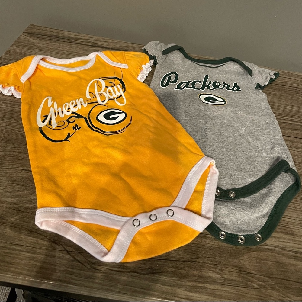 2 girl Green Bay onesies